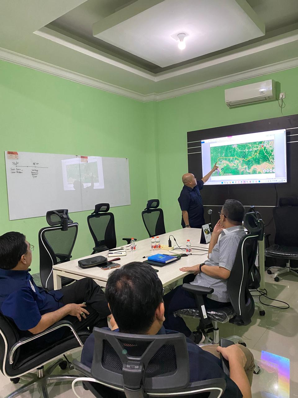 Rapat Informal dengan Asisten II Bid Ekonomi Keuangan dan Pembangunan Prov Sumsel perihal Rencana Pembangunan Jalan Khusus Angkutan Batubara Menuju Pelabuhan Tanjung Carat 